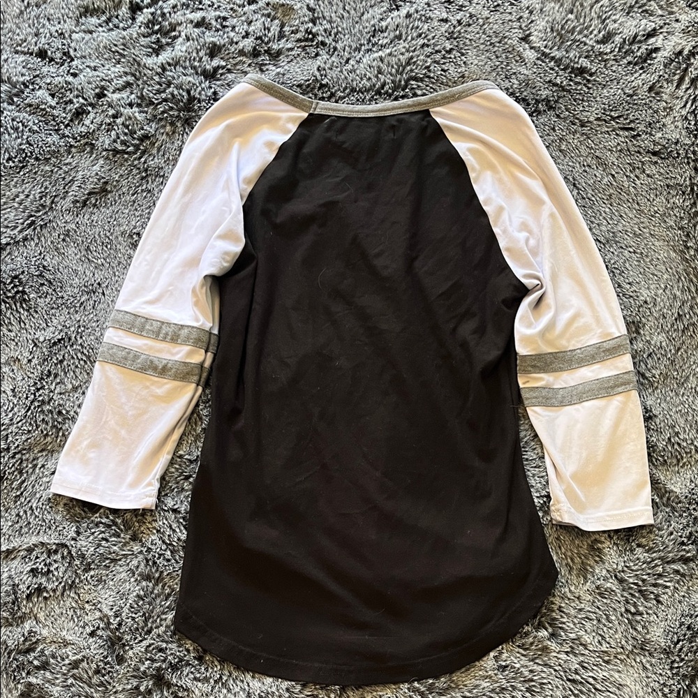 Derek Heart Black and White Long Sleeve Tee - Picture 4 of 4